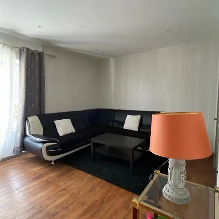 Maison A La Campagne Grande Cuisine Tous Equipes, Grand Salon , 3 Avec Lits Doubles, Salle De Bain Et Toilettes בית נופש