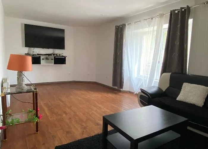 Holiday home Maison A La Campagne Grande Cuisine Tous Equipes, Grand Salon , 3 Avec Lits Doubles, Salle De Bain Et Toilettes