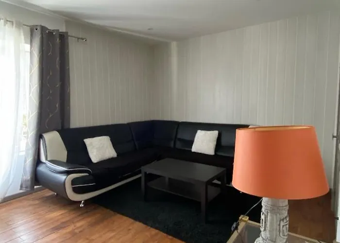 Maison A La Campagne Grande Cuisine Tous Equipes, Grand Salon , 3 Avec Lits Doubles, Salle De Bain Et Toilettes Holiday home